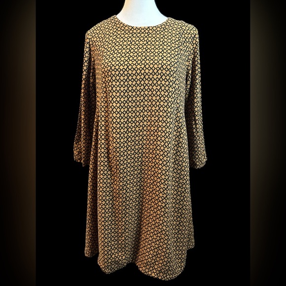 H&M Dresses & Skirts - H&M Black and Gold Geometric 3/4 Sleeve Dress
